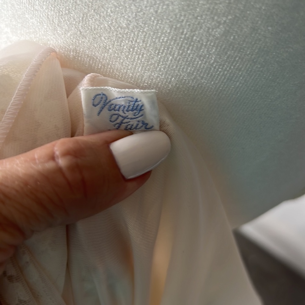 Elegant Vintage Vanity Fair illusion nightgown - Picture 7 of 10